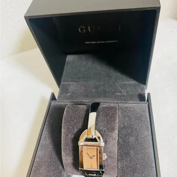 Gucci Silver and Black Rectangular Watch - Picture 4 of 5